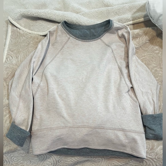 Lulu lemon reversible size 4 sweatshirt/2 sweatshirts in 1 - Picture 6 of 7
